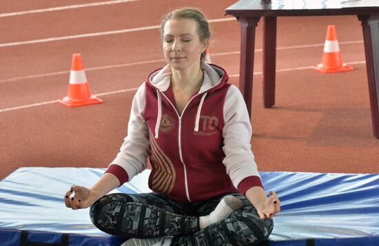 TV hostess Yana Churikova passes national physical fitness requirements