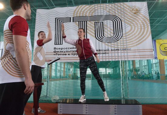 TV hostess Yana Churikova passes national physical fitness requirements