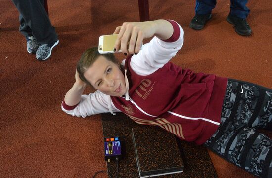 TV hostess Yana Churikova passes national physical fitness requirements