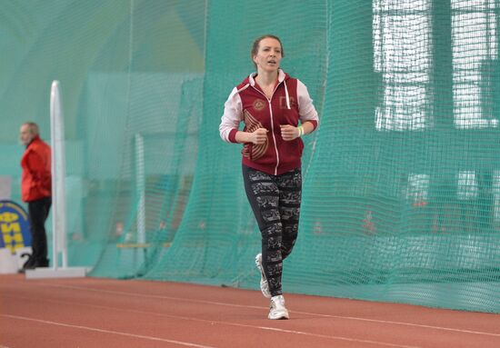 TV hostess Yana Churikova passes national physical fitness requirements
