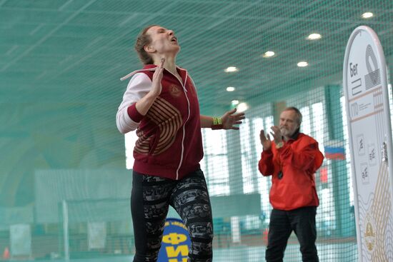 TV hostess Yana Churikova passes national physical fitness requirements