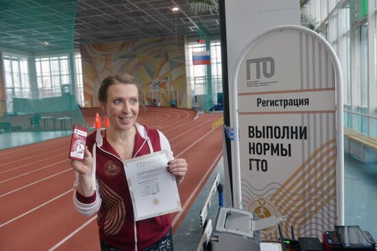 TV hostess Yana Churikova passes national physical fitness requirements