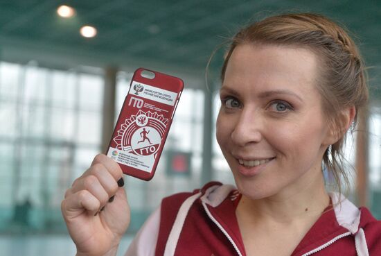 TV hostess Yana Churikova passes national physical fitness requirements