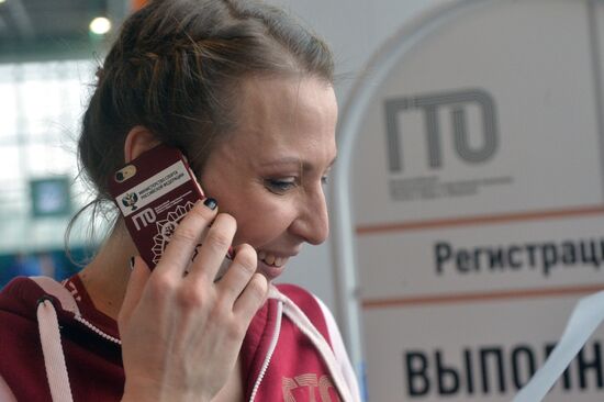 TV hostess Yana Churikova passes national physical fitness requirements