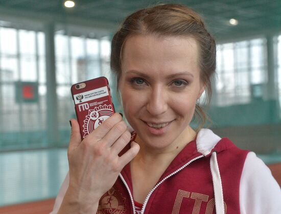 TV hostess Yana Churikova passes national physical fitness requirements