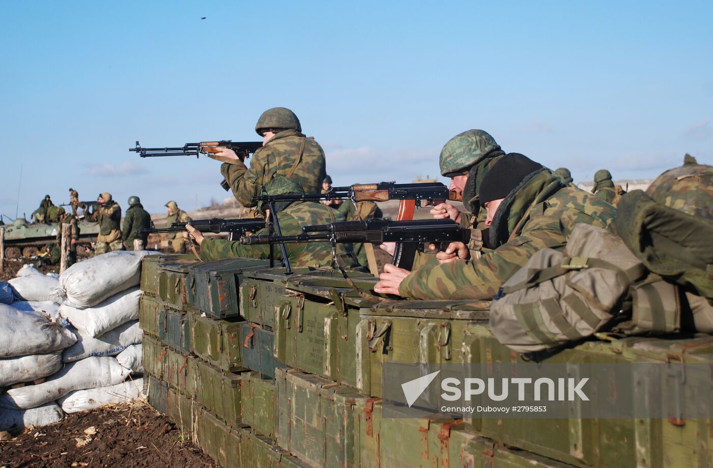 DNR militia at separation line