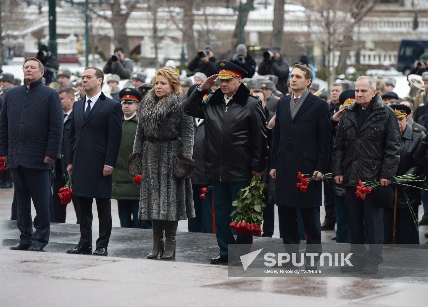 Wreath-laying ceremony at Tomb of Unknown Soldier on Defender of the Fatherland Day
