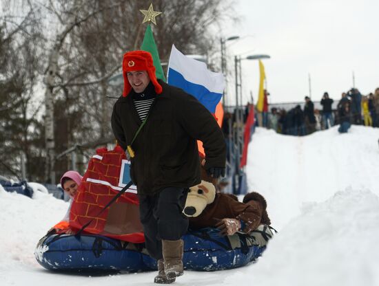 Battle Sledge, 4ht festival of quaint sleds