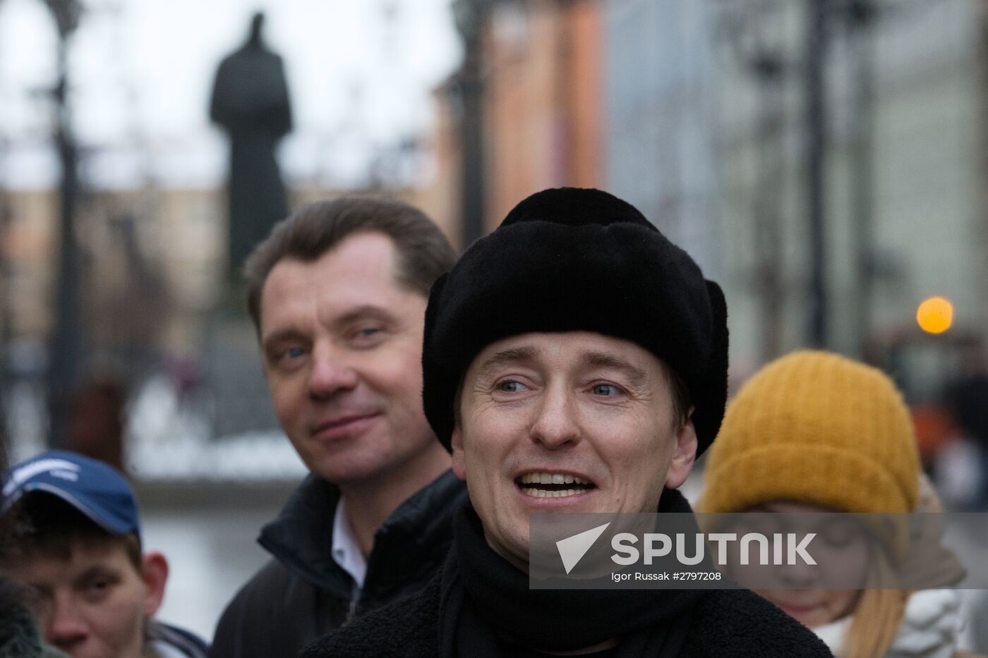 Sergei Bezrukov conducts excursion around Gogol sites