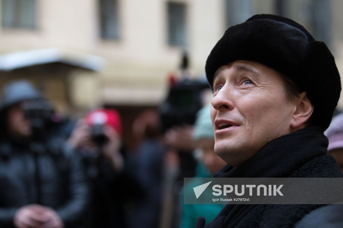 Sergei Bezrukov conducts excursion around Gogol sites