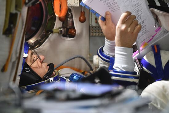 ISS 47/48 crews integrated examination. Day two