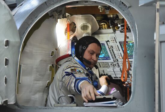 ISS 47/48 crews integrated examination. Day two