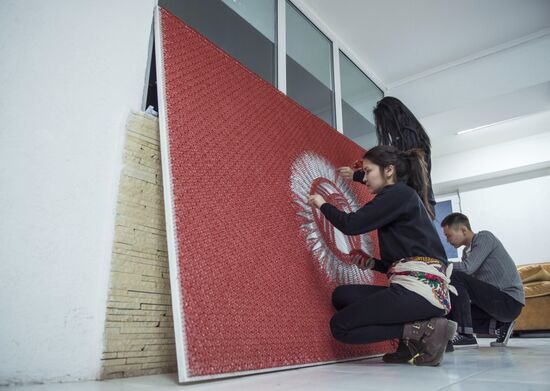 Making the national flag of Kyrgyzstan with String Art technique