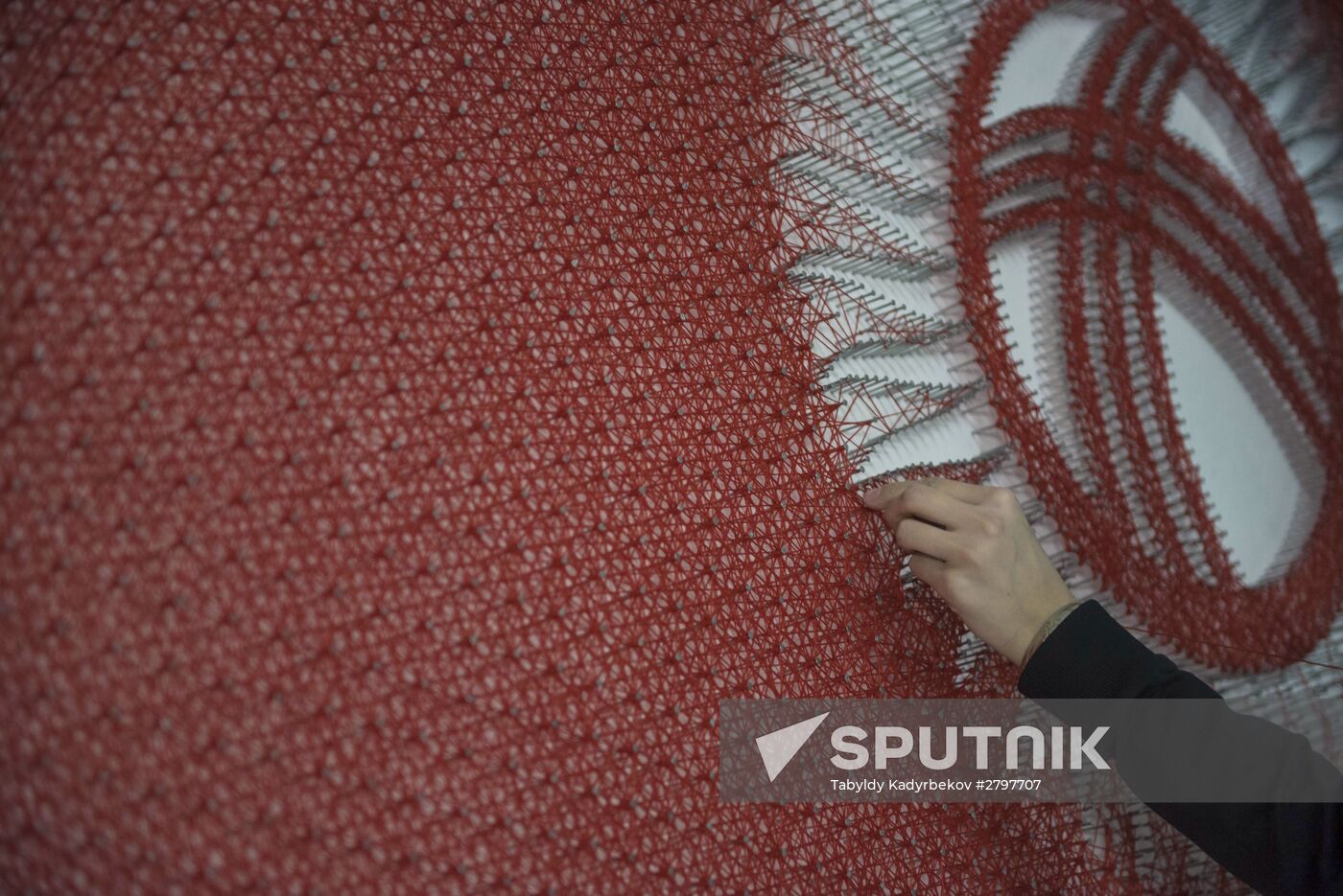 Making the national flag of Kyrgyzstan with String Art technique