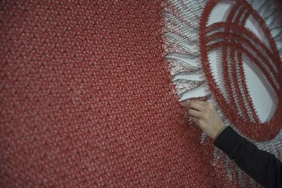 Making the national flag of Kyrgyzstan with String Art technique
