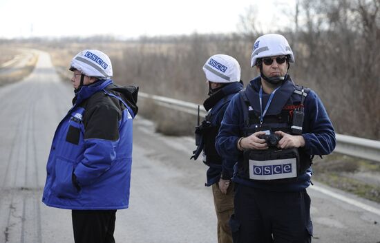 Lugansk People's Republic and Kiev swap POWs under 3 by 6 format