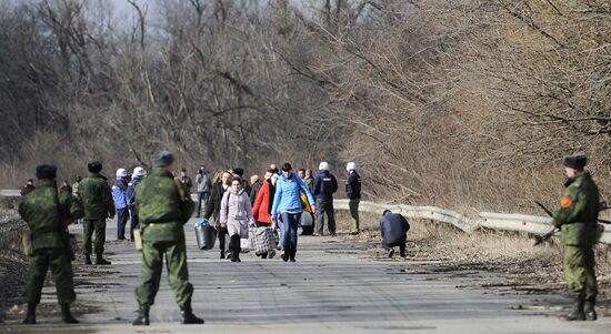 Lugansk People's Republic and Kiev swap POWs under 3 by 6 format