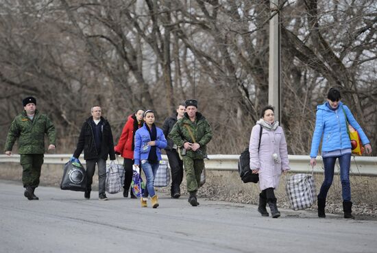 Lugansk People's Republic and Kiev swap POWs under 3 by 6 format