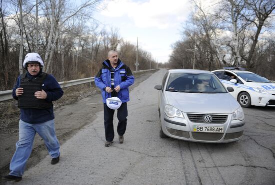 Lugansk People's Republic and Kiev swap POWs under 3 by 6 format