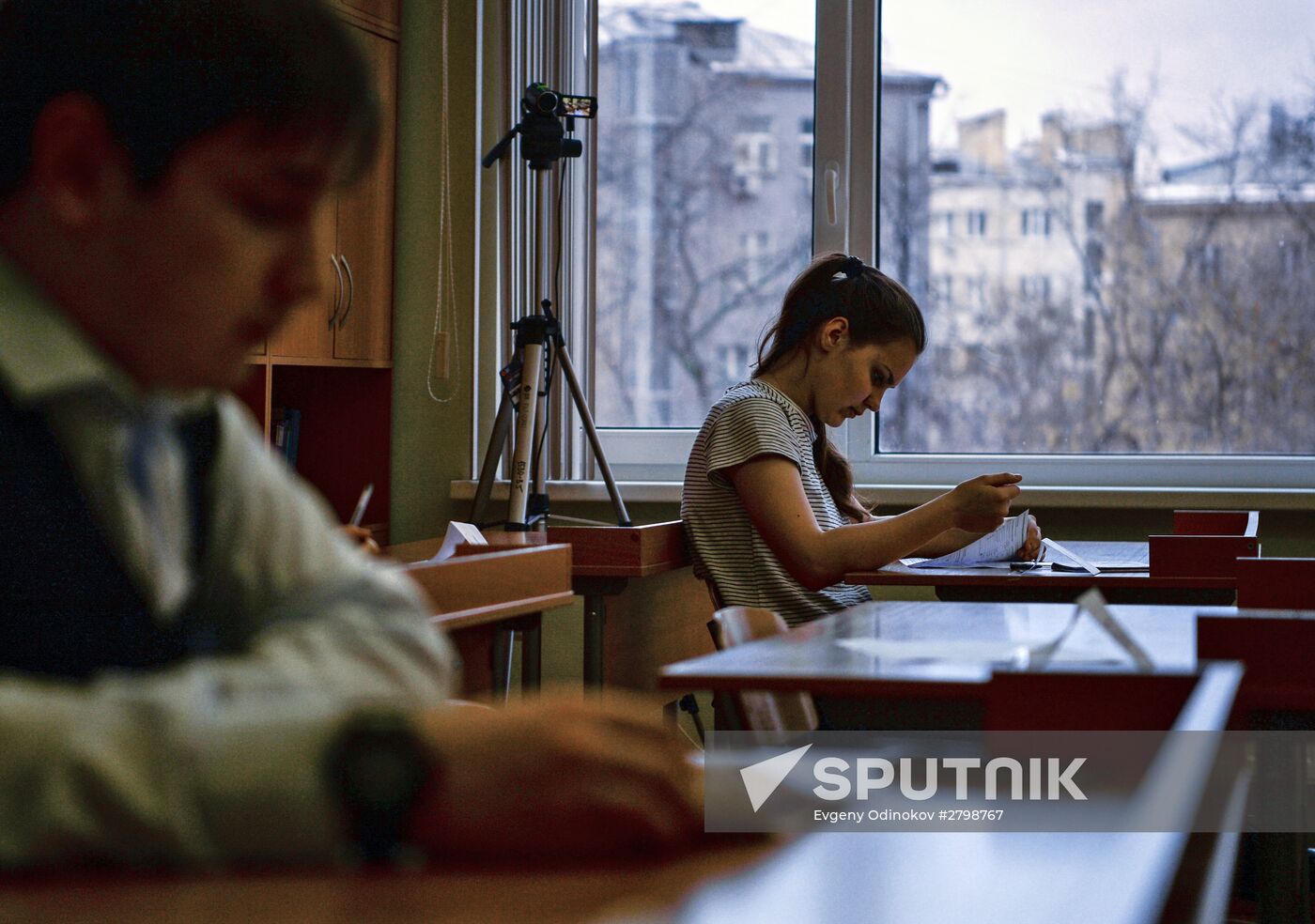 Russian students take mock oral state graduation test in foreign languages