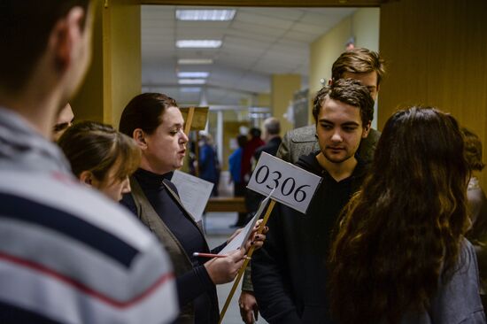 Russian students take mock oral state graduation test in foreign languages