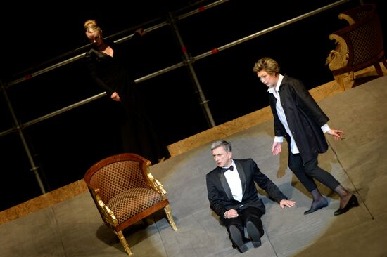 The Drunken play