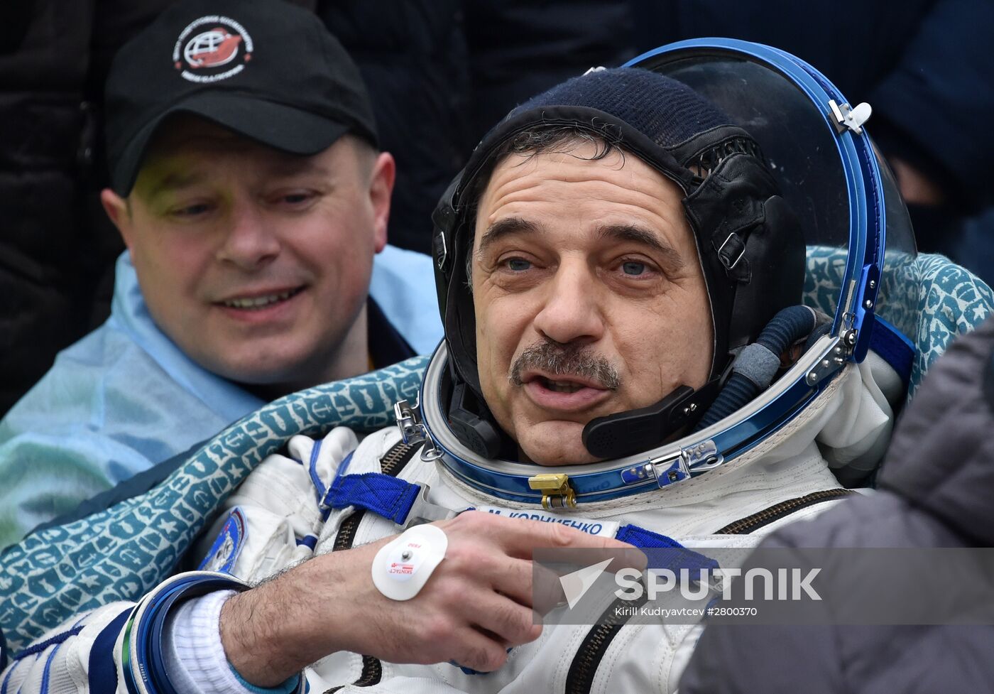 Soyuz TMA-18M capsule with crew lands in Kazakhstan