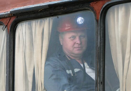 Ilovaisk coal miners launch this year's first longwall mining