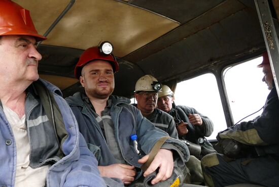 Ilovaisk coal miners launch this year's first longwall mining