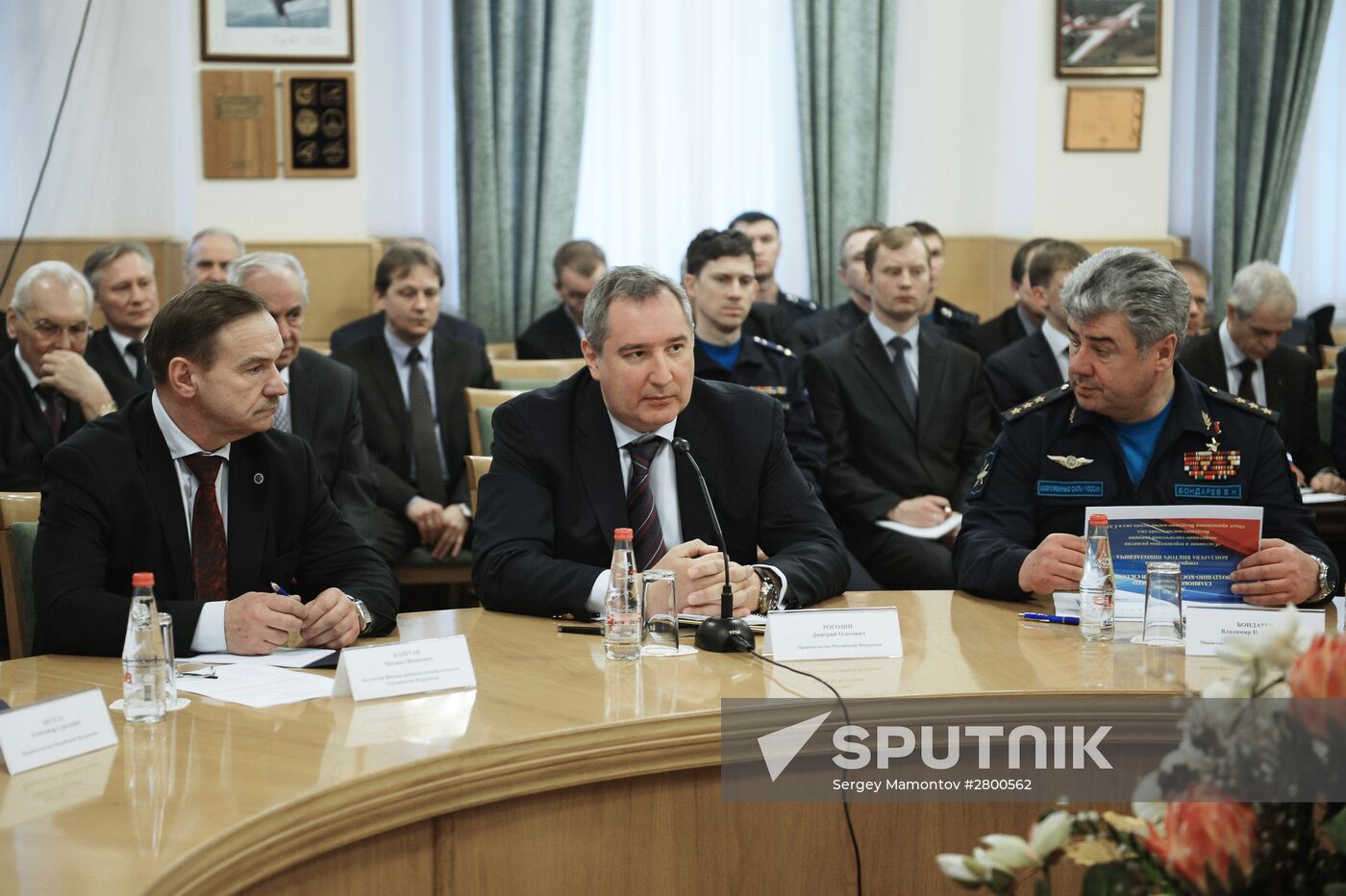 Deputy Prime Minister Dmitry Rogozin holds meeting on military aviation