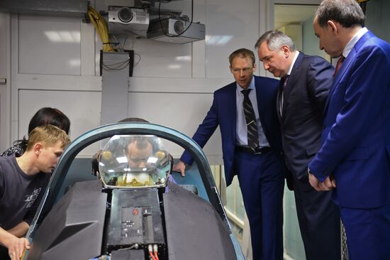 Deputy Prime Minister Dmitry Rogozin holds meeting on military aviation