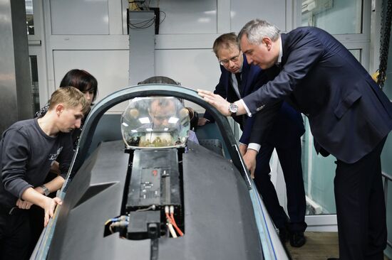 Deputy Prime Minister Dmitry Rogozin holds meeting on military aviation
