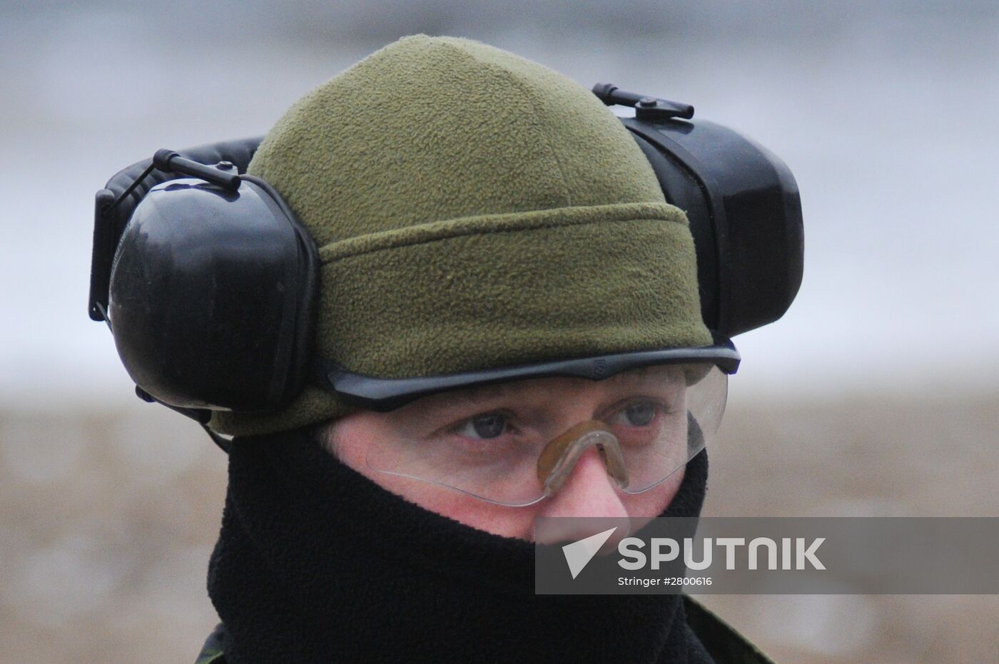 Canadian instructors train Ukrainian service persons as part of UNIFIER operation at Yavorivsky range