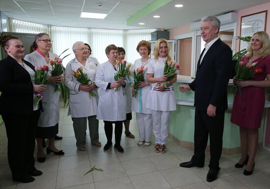 Moscow mayor visits outpatient clinic