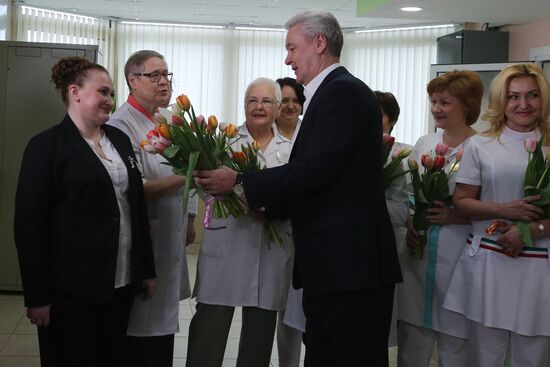 Moscow mayor visits outpatient clinic No 180