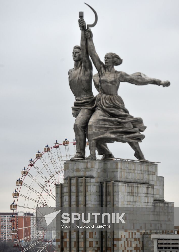 Dismantling of attractions at VDNKh