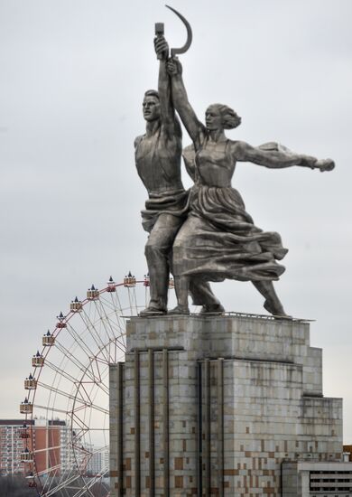 Dismantling of attractions at VDNKh