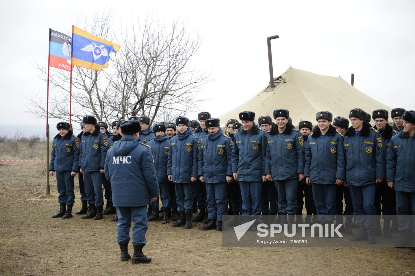 Mine-lifting exercises outside Saur-Mogila memorial in Donetsk People's Republic
