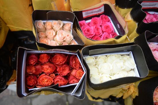 Flowers on sale in Moscow before March 8 holiday