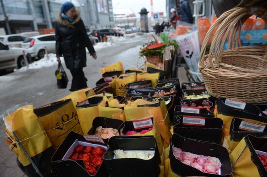 Flowers on sale in Moscow before March 8 holiday