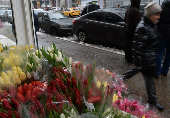 Flowers on sale in Moscow before March 8 holiday
