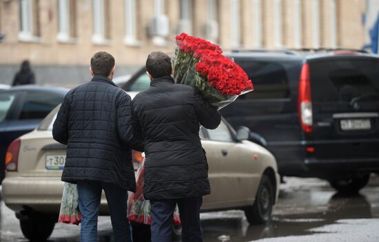 Flowers on sale in Moscow before March 8 holiday