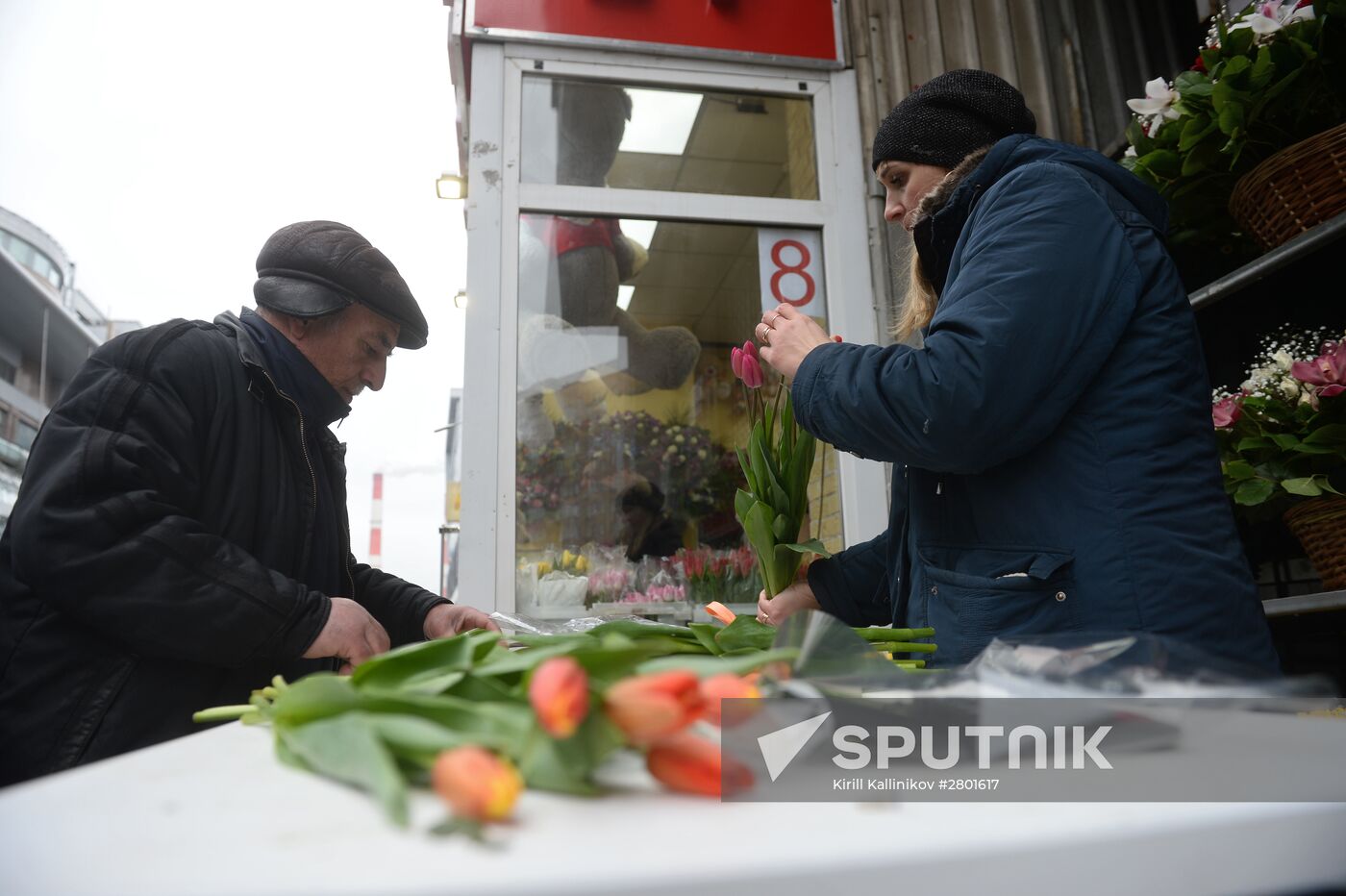 Flowers on sale in Moscow before March 8 holiday