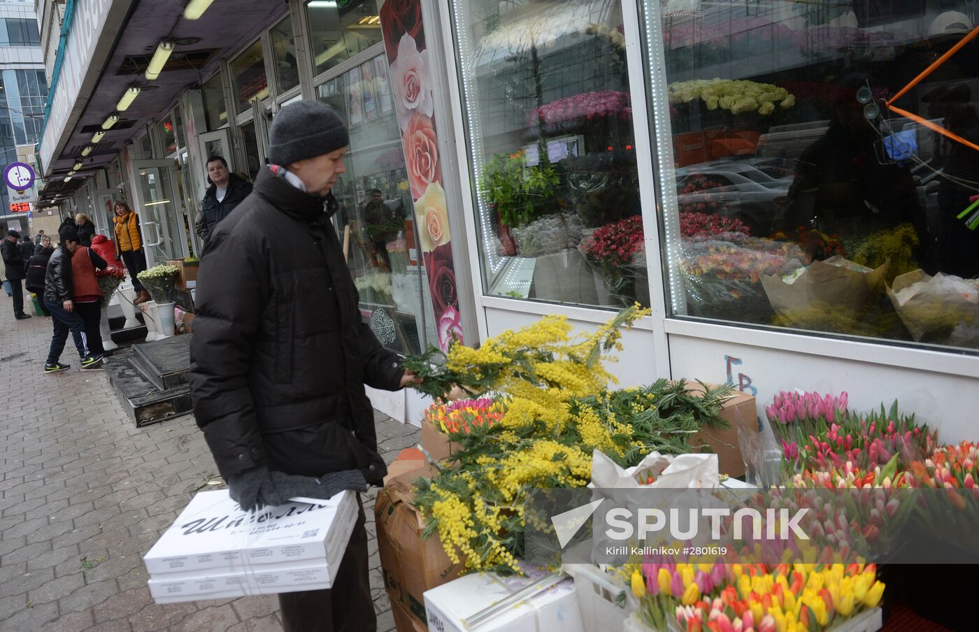 Flowers on sale in Moscow before March 8 holiday