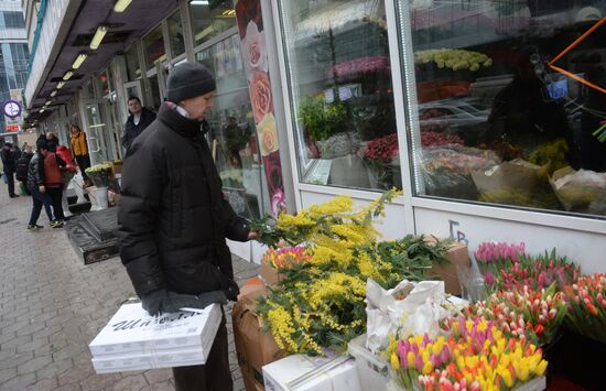 Flowers on sale in Moscow before March 8 holiday