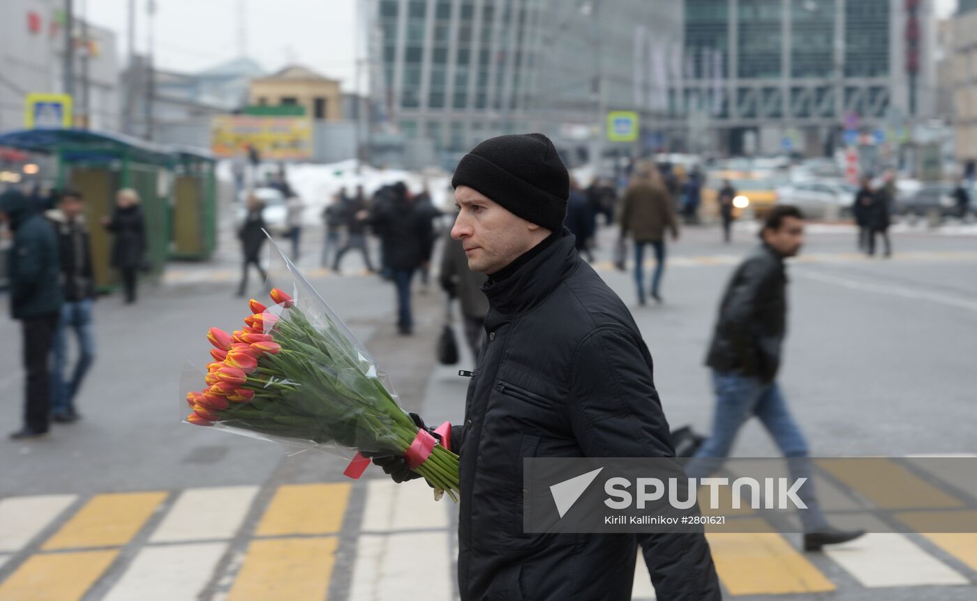 Flowers on sale in Moscow before March 8 holiday