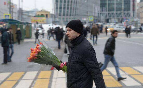 Flowers on sale in Moscow before March 8 holiday