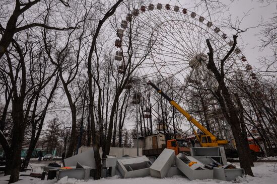Ferris wheel at VDNKh is taken down