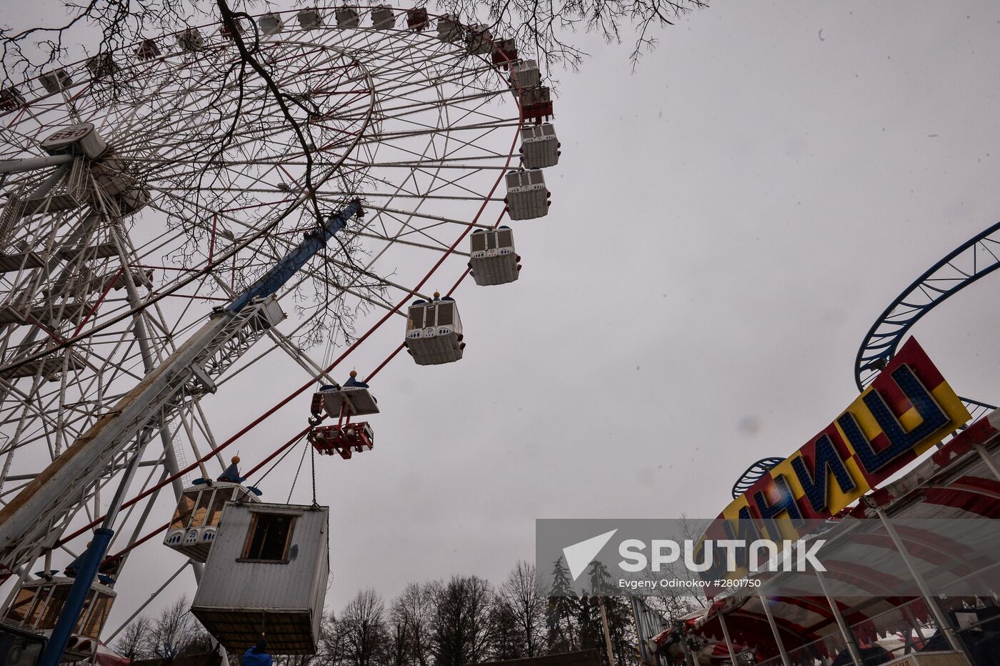 Ferris wheel at VDNKh is taken down