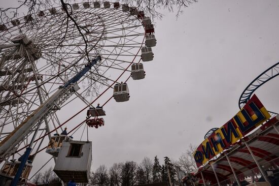 Ferris wheel at VDNKh is taken down